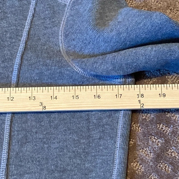 ⭐️ Tommy Bahama jacket ⭐️
BIN 30 - Picture 5 of 7